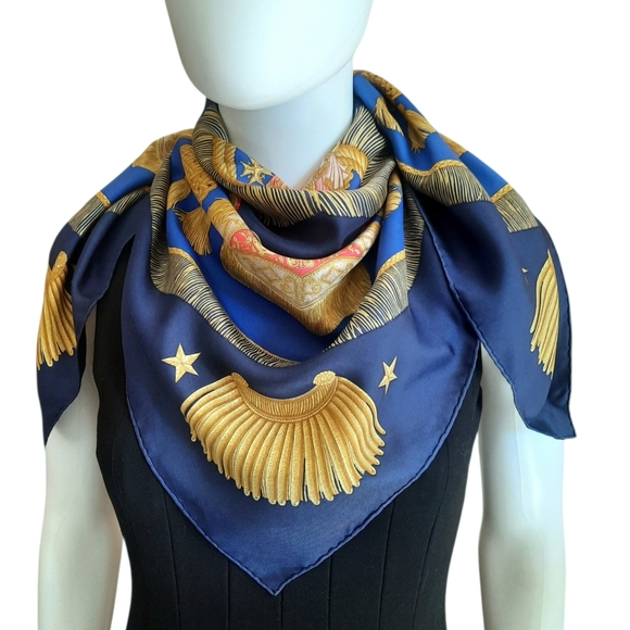 Vintage HERMÈS Poste Et Calvarie Silk Twill Scarf 90cm Blue/Gold/Multi - Picture 3 of 13